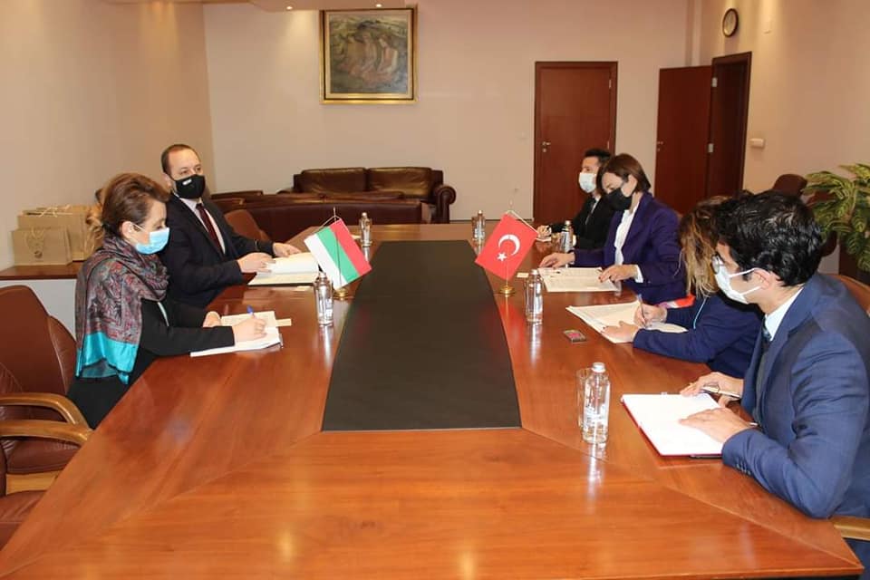 Борислав Сандов и посланика на  Република Турция Айлин Секизкьок проведоха работна среща